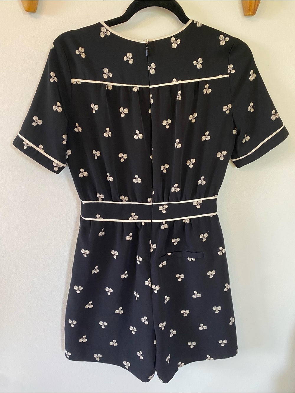Whistles Women’s Silk Trim Black Romper w/Whimsical Cream Floral Design size 4 - Picture 5 of 8